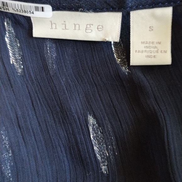 Hinge Metallic Top - Picture 6 of 8